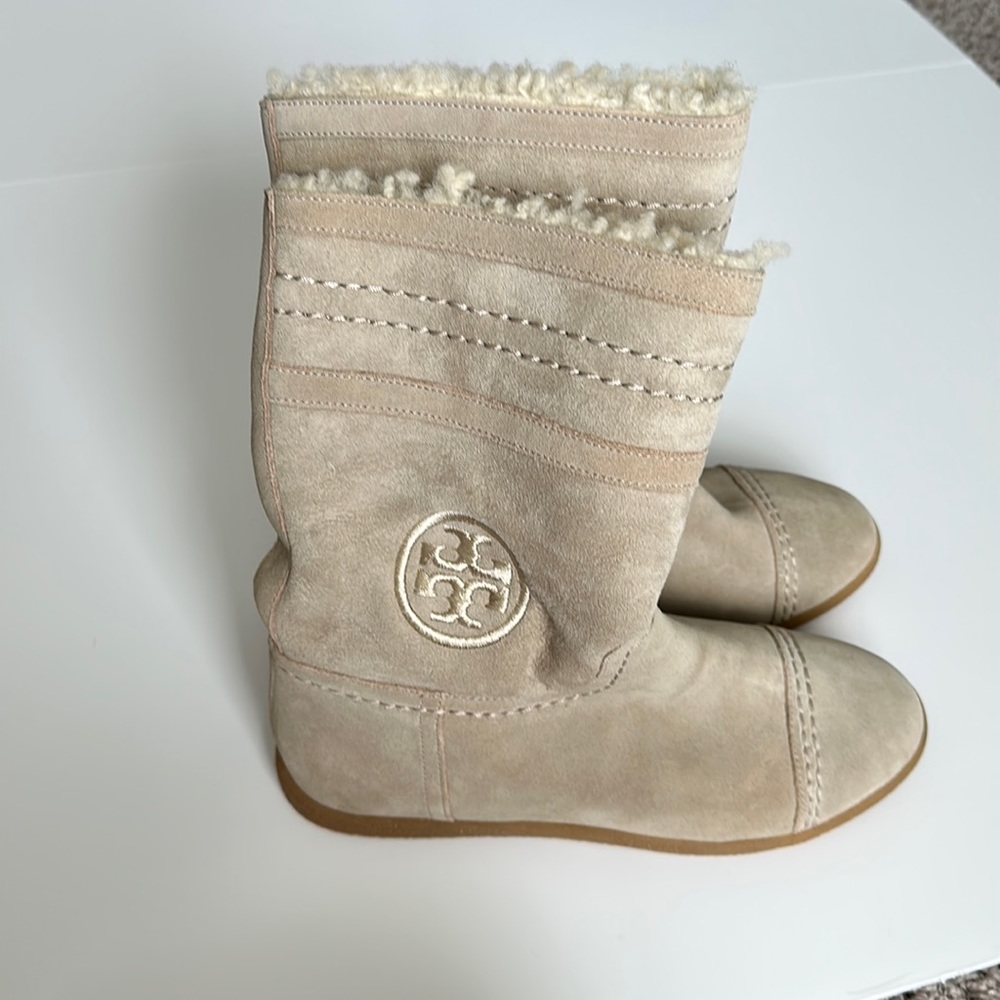 Tory Burch shearling logo boots